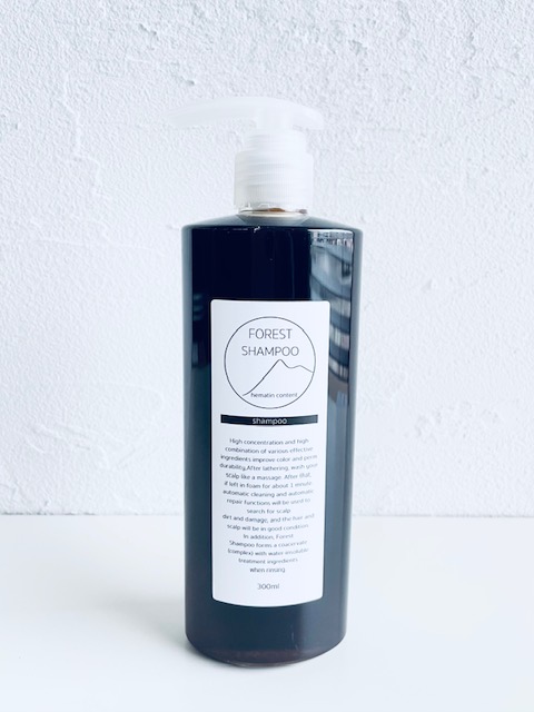 Forest Shampoo のボトル